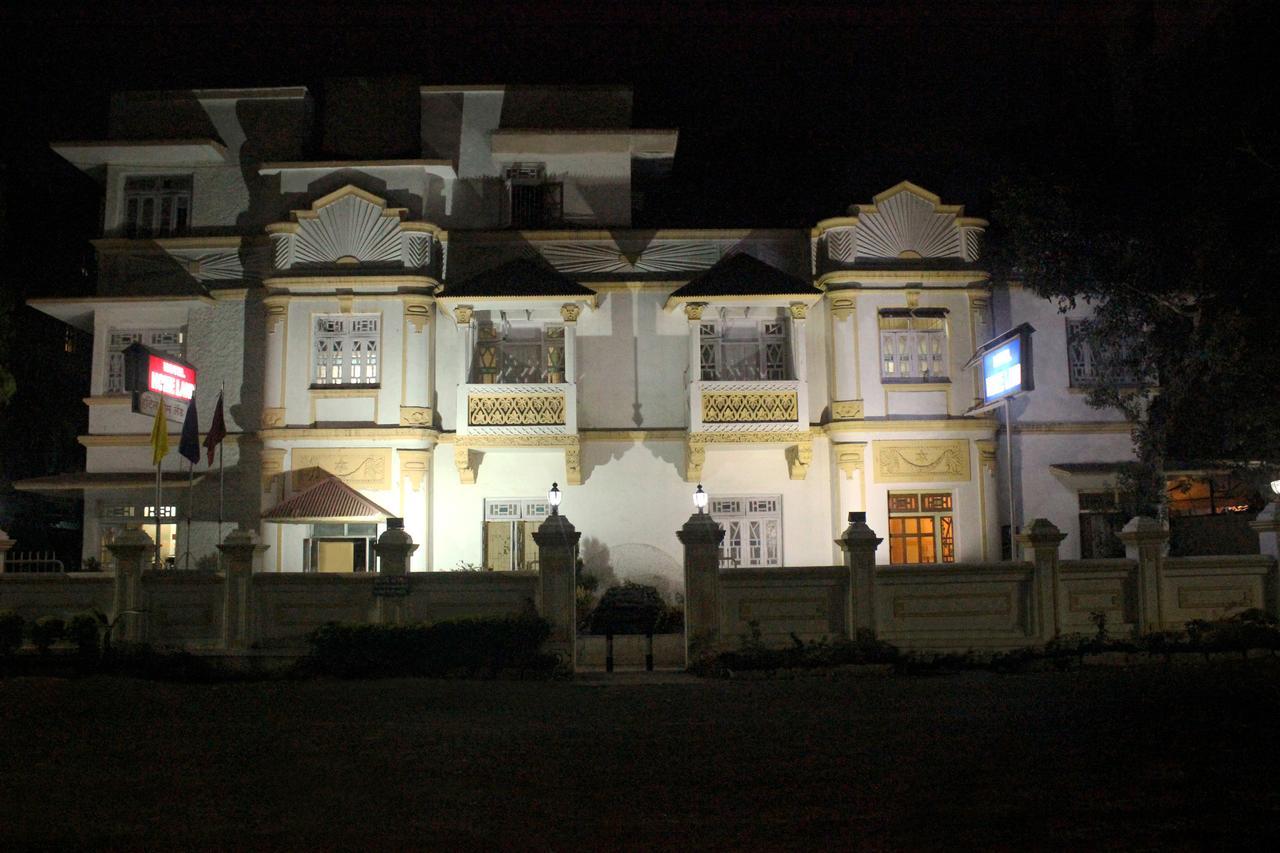 Hotel Homeland Pune Esterno foto